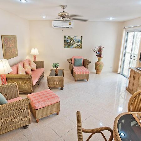 Butterfly Garden Boutique Residences Large Luxury Apts And Villas A Lifetsyle Destination By Neang, Everything You Need All Right Here 1-3 Bedrooms 110 To 190 Sq Mtrs, 2 Full Bathrooms, Rain Shower, Spa Bath, Bbq, Free Wifi, Staff 24-7, Close To Beac パッタヤー エクステリア 写真